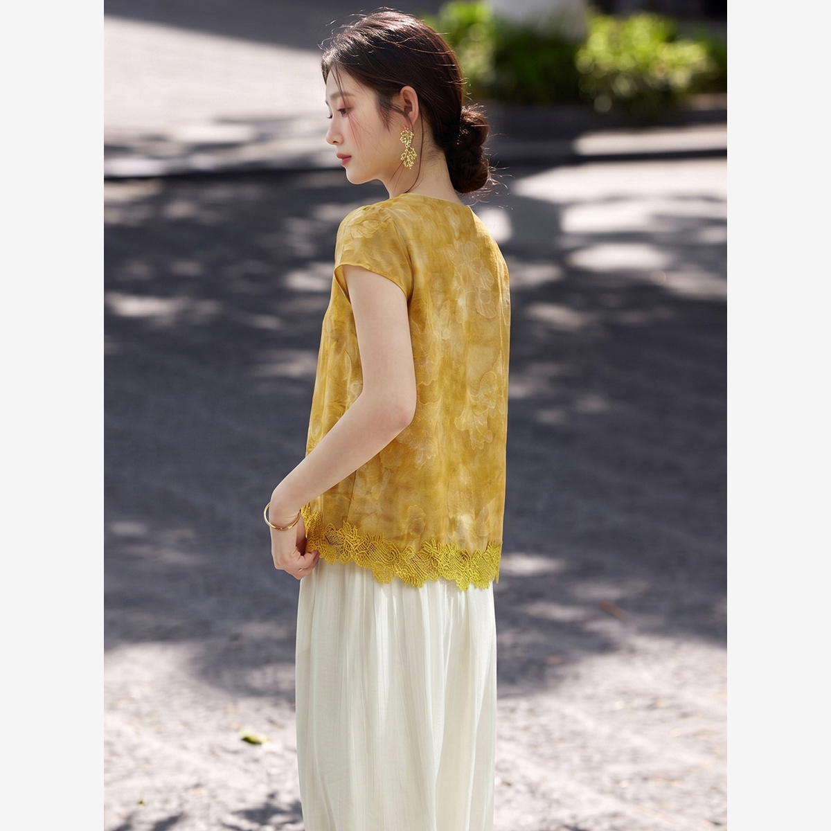طقم نسائي صيفي من قطعتين من VI - مراجعة Yellow Summer Clothing وسعره
