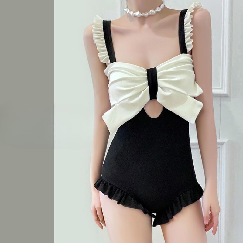 ملابس سباحة نسائية أنيقة بتصمي - مراجعة Swimsuit One Piece وسعره